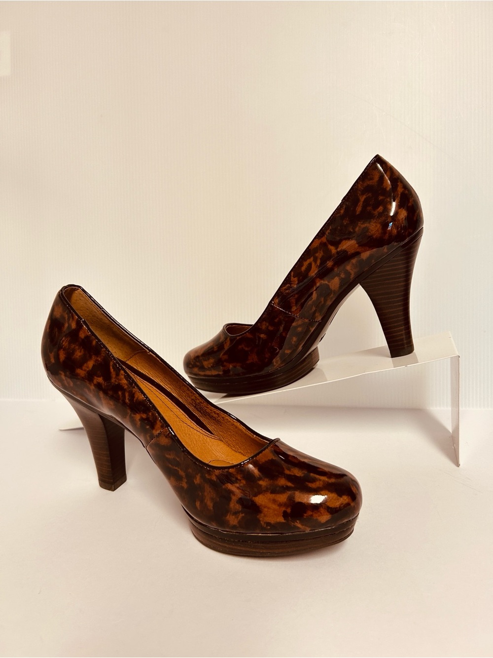 Sofft Wide Tortoise Patent Leather Stacked Heel Women’s Size 10W Platform Pumps